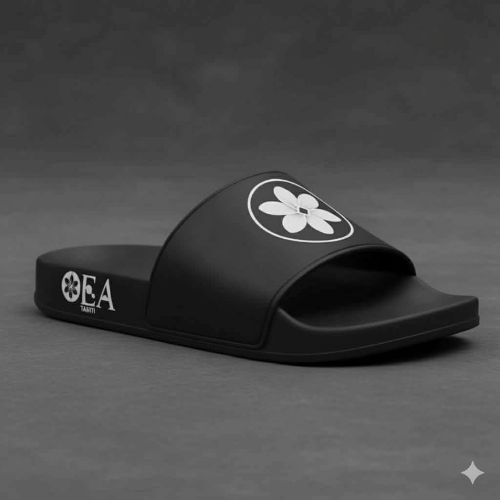 Claquettes OEA noires, logo fleur de tiare sur la lanière